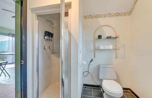Bennington Apartment | Charming Bennington Studio w/ Deck & Mountain View