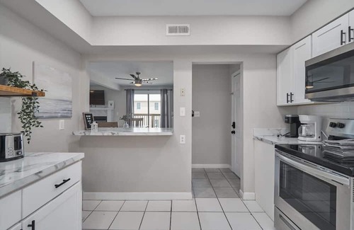 Cottage Line Apartment | Beachhouse Penthouse with a Pool!