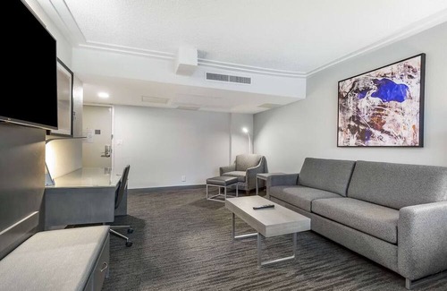 Rockville House | Contemporary Suite: Outdoor Pool and Easy I-270 Access