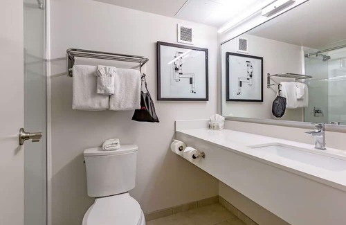 Rockville House | Modern Comfort near Biotech Corridor and Easy Access to I-270