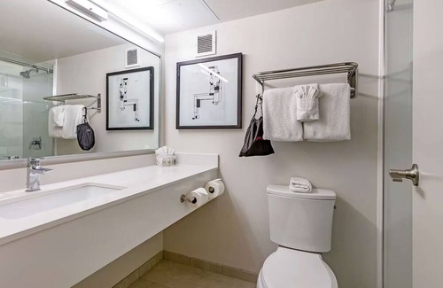 Rockville House | Modern Comfort near Biotech Corridor and Easy Access to I-270