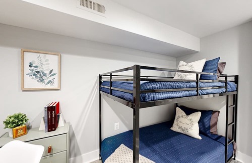 College Park Apartment | Home near downtown College Park with patio, streaming, kitchenette, W/D, & AC