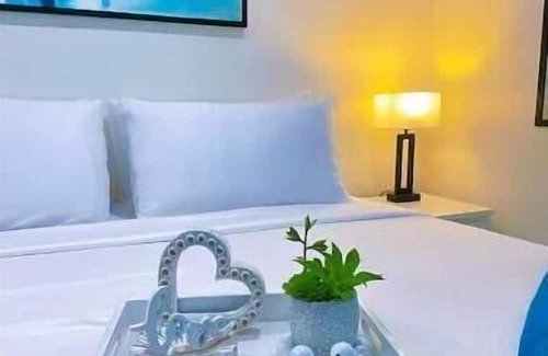Houston Apartment | Luxury Studio-Apt w/ Jacuzzi 8 mi from IAH