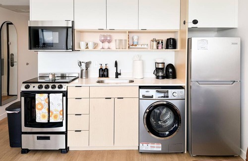Downtown Salt Lake City Apartment | 11th Floor Cozy 1-bedroom apartment with AC and WiFi in awesome Salt Lake City