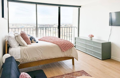 Downtown Salt Lake City Apartment | 11th Floor Cozy 1-bedroom apartment with AC and WiFi in awesome Salt Lake City