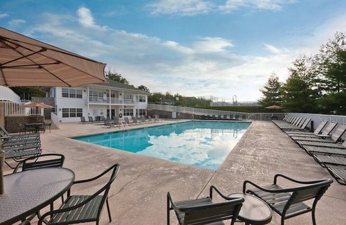 Osage Beach Condo | Cozy 1-bedroom condo in gorgeous Osage Beach with WiFi, fitness room