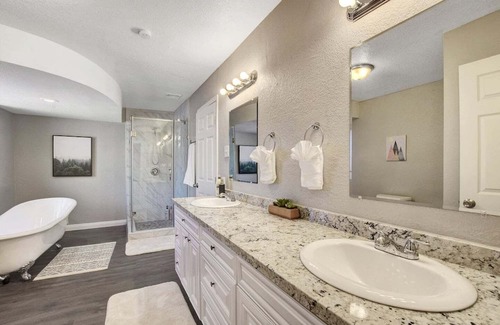 Spanish Trails Villa | Elegant 8BR Home w/ Pool and Spa I 31 nights min stay I