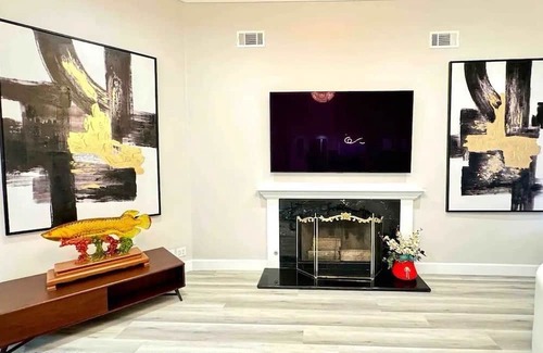 West Covina House | Dream Home with swimming pool & Jacuzzi