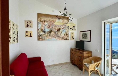 Volastra Apartment | Apartment 'Creuza' with Sea View, Wi-Fi and Air Conditioning