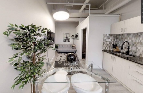 Sandy Hill Apartment | Studio in the heart of downtown!