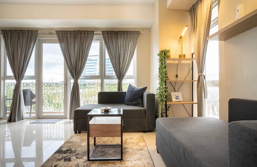 Pinagsama Condo | Condo at Venice Mall | near Airport, BGC & Makati