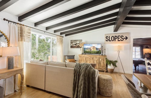 Running Springs Cabin | Beautiful and spacious cabin near Snowdrift Tubing and Snow Valley Ski resort