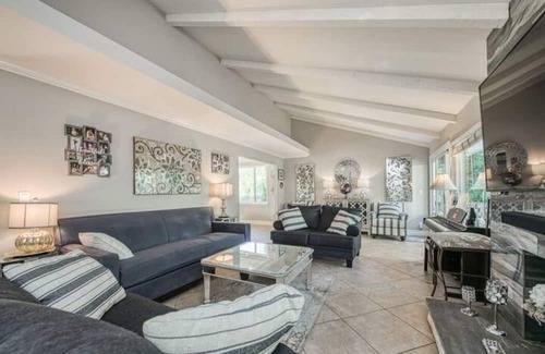 Mission Viejo House | 3Br/2Ba Gem in So. Orange County! Enjoy Lake & Pool Access. Your perfect retreat