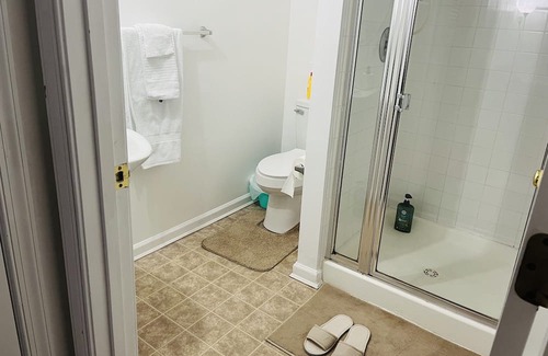 Simpsonville House | Cozy 1-bedroom house in tranquil Elkridge with WiFi, AC, fitness room