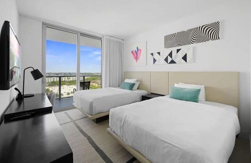 Hollywood South Central Beach Apartment | 253C) 3 bedroom with ocean view!