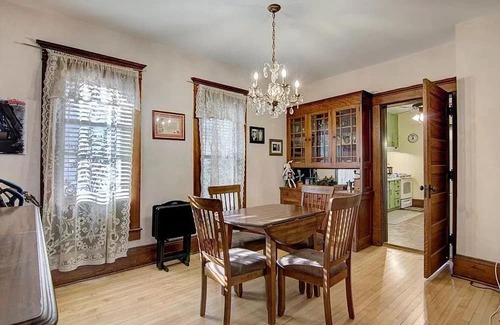 Eau Claire House | Victorian Beauty with Four Beds, Wi-Fi, Smart TVs, and a Great Yard.
