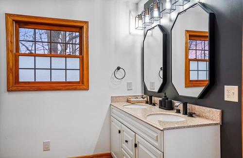 Laurelville House | Luxury: Ample amenities,stunning views, prime spot