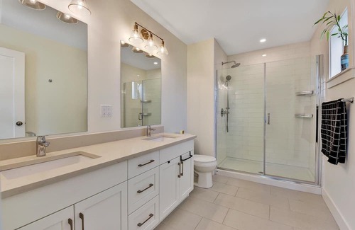 Sardis House | Minutes away from Vedder river, trails & parks, this 3 bed + den home is purfect