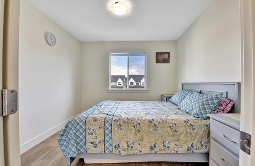 Sardis House | Minutes away from Vedder river, trails & parks, this 3 bed + den home is purfect