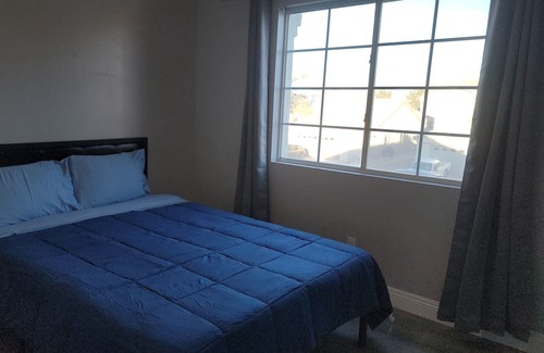 North Las Vegas House | Cozy 4-bedroom house 20 minutes to the Strip, 15 minutes to Downtown.