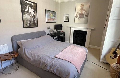 Saint Blazey House | Beautiful 4 Bedroom Georgian Home in Somerset Village with Infrared Sauna & Gym