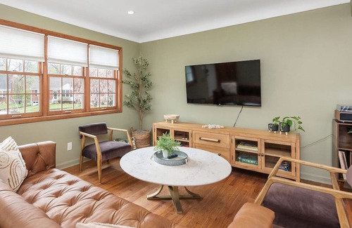 Mount Washington House | Charming Urban Bungalow in Cincinnati - Dog Friendly