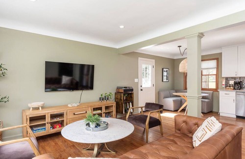 Mount Washington House | Charming Urban Bungalow in Cincinnati - Dog Friendly