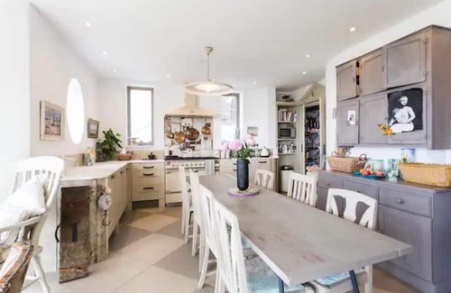 Portishead House | Captivating 7-Bed House in Bristol