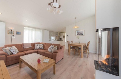 Wemeldinge House | Comfortable home with view of the forest.