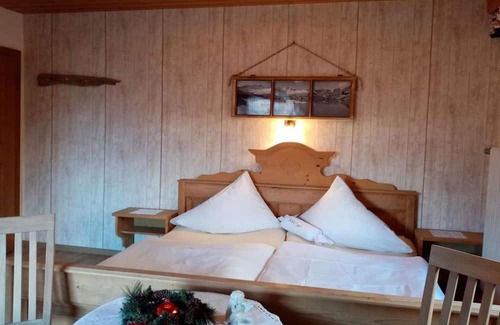 Finkenberg Apartment | Lovely apartment for 5 guests with WIFI, TV, balcony, pets allowed and parking