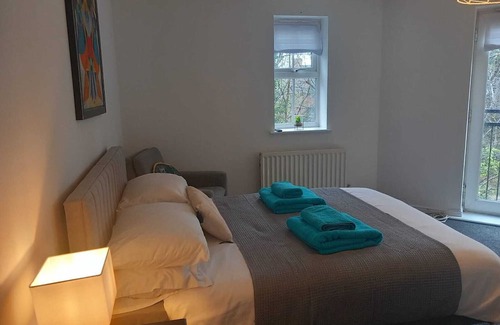 Basildon Apartment | Cosy Large 1 Bedroom, En suite & Kitchen with Parking in Basildon