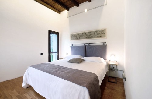 Calolziocorte Apartment | Apartment "Hotel Locanda Leonardo Bellagio" with Mountain View, Shared Terrace & Wi-Fi