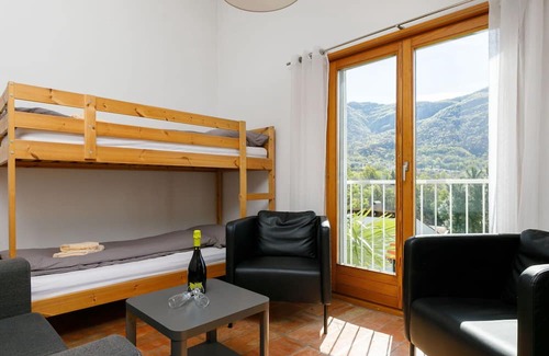 Sonvico Apartment | Cosy apartment for 4 people with WIFI, pool, TV, patio, pets allowed, panoramic view and parking