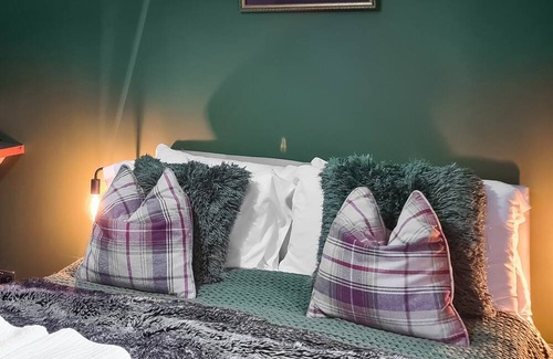 Cowal Peninsula Cottage | 4 bedroom accommodation in Loch Eck, near Dunoon