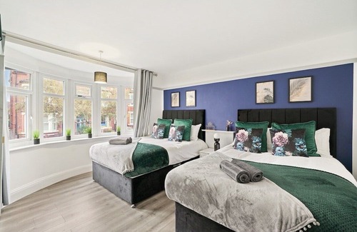 Forest Fields House | Stylish 4 Bed House in Nottingham - sleeps 15