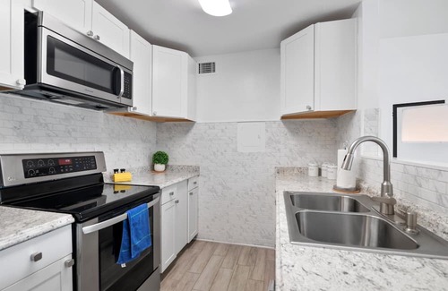 Village Grove Condo | 2.3 Miles From Downtown Scottsdale