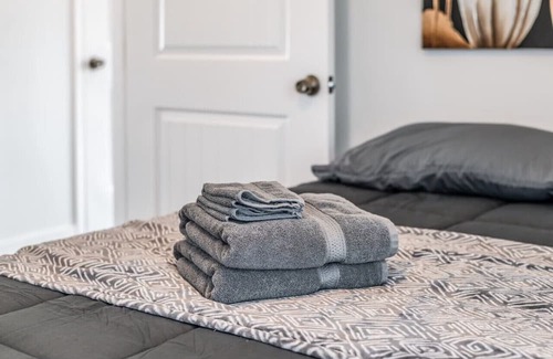 Bangor Apartment | Stunning Riverfront 2 Bed 1 Bath | Fast Wi-Fi
