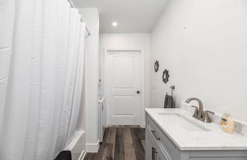 Bangor Apartment | Stunning Riverfront 2 Bed 1 Bath | Fast Wi-Fi
