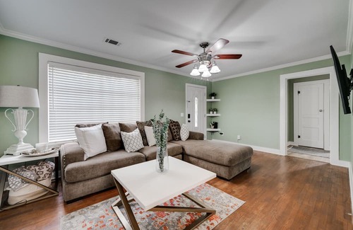 Conway House | Minutes to downtown/UCA/Hendrix and main attractions! Pet-Friendly hidden gem!