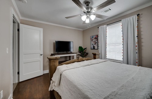 Conway House | Minutes to downtown/UCA/Hendrix and main attractions! Pet-Friendly hidden gem!