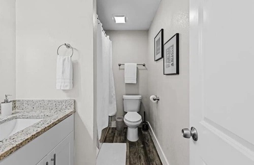 Arlington Apartment | Walk to AT&T Stadium/Globelife/Six Flags/TexasLive