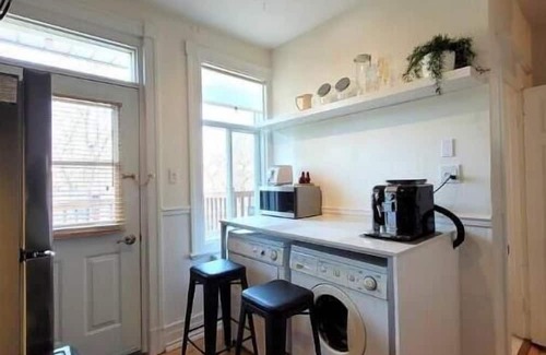Verdun Apartment | Charming 1 bdrm + office near Verdun waterfront, many amenities for longer stays