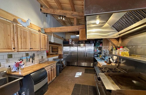 Coarsegold House | Modern Barn Retreat near Yosemite on a working cattle ranch. Pet Friendly.