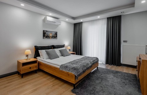 Lara Apartment | Modern Flat w Patio and Garden 5 min to Lara Beach