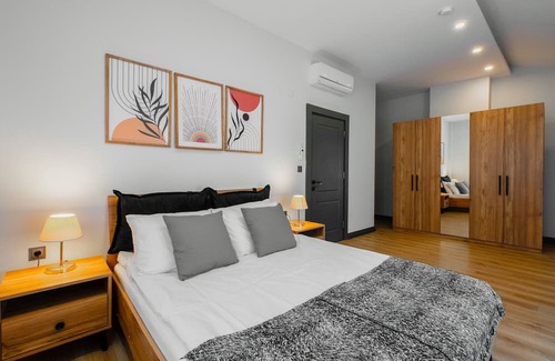 Lara Apartment | Stylish Flat w Balcony Near Lara Beach