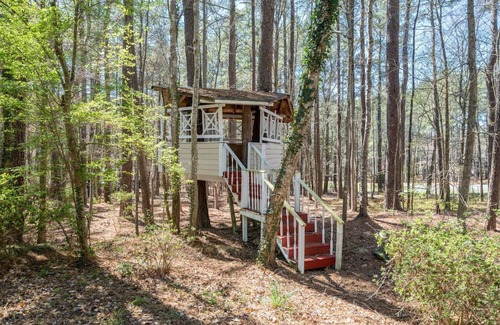 Chapel Hill House | Best Location Luxury 3 BD Escape Near Airport