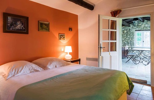 Valaurie House | Homerez - House for 4 ppl. with shared pool, garden and terrace at Valaurie