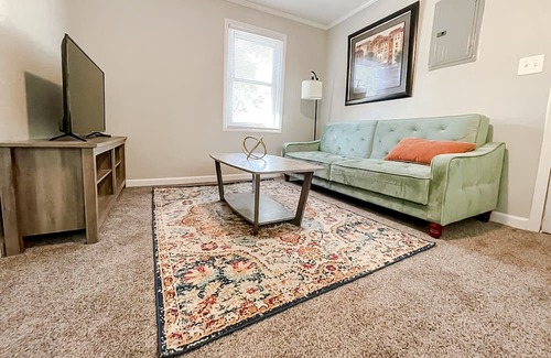West Central Apartment | Sleepover: Peaceful 1BD/1BA- Downtown Springfield