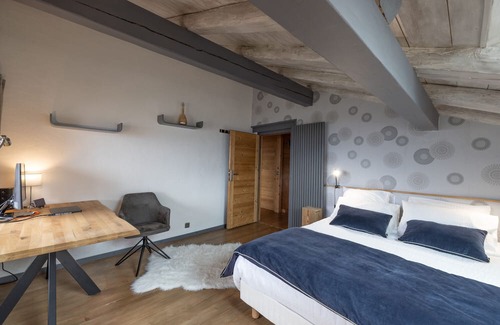 Saint-Gervais-les-Bains Ski Chalet | Chalet 'Hygge Avec Piscine' with Mountain View, Private Pool and Wi-Fi