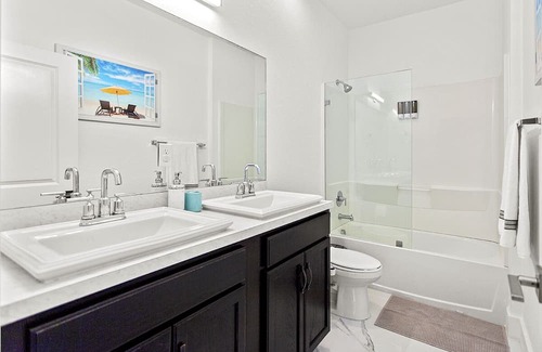 Homestead House | Modern house/sleeps 8/heated pool/lux backyard/Everglades/Keys